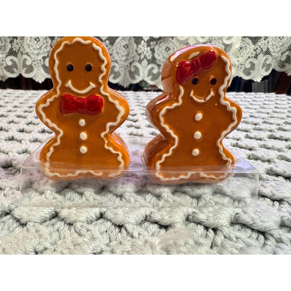 Gingerbread Man‎ and Woman Ceramic Salt and Pepper Shaker Set Holiday Decor 3"